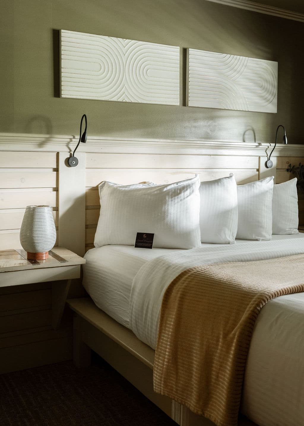 queen bed with cream throw blanket