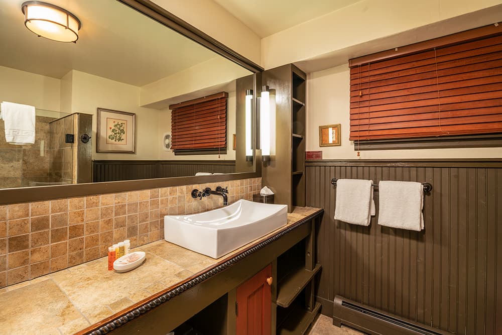 tile kitchen, large sink, wood blinds